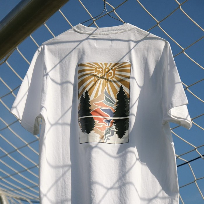 T-shirt Adventure, le motif coloré imprimé dans le dos